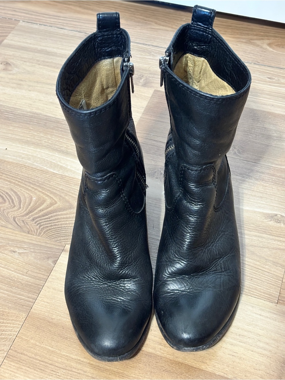 FRYE Courtney Zip Short Black Leather Ankle Boots Size 8 B